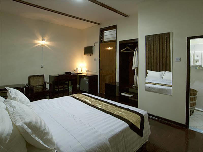 Aye Chan Thar Yangon Luaran gambar
